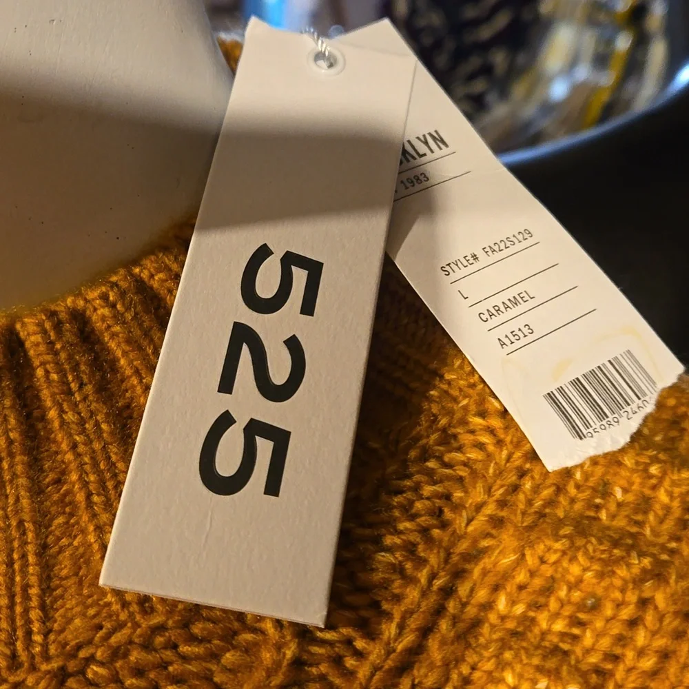 NWT Pumpkin colored puff sleeve sweater
